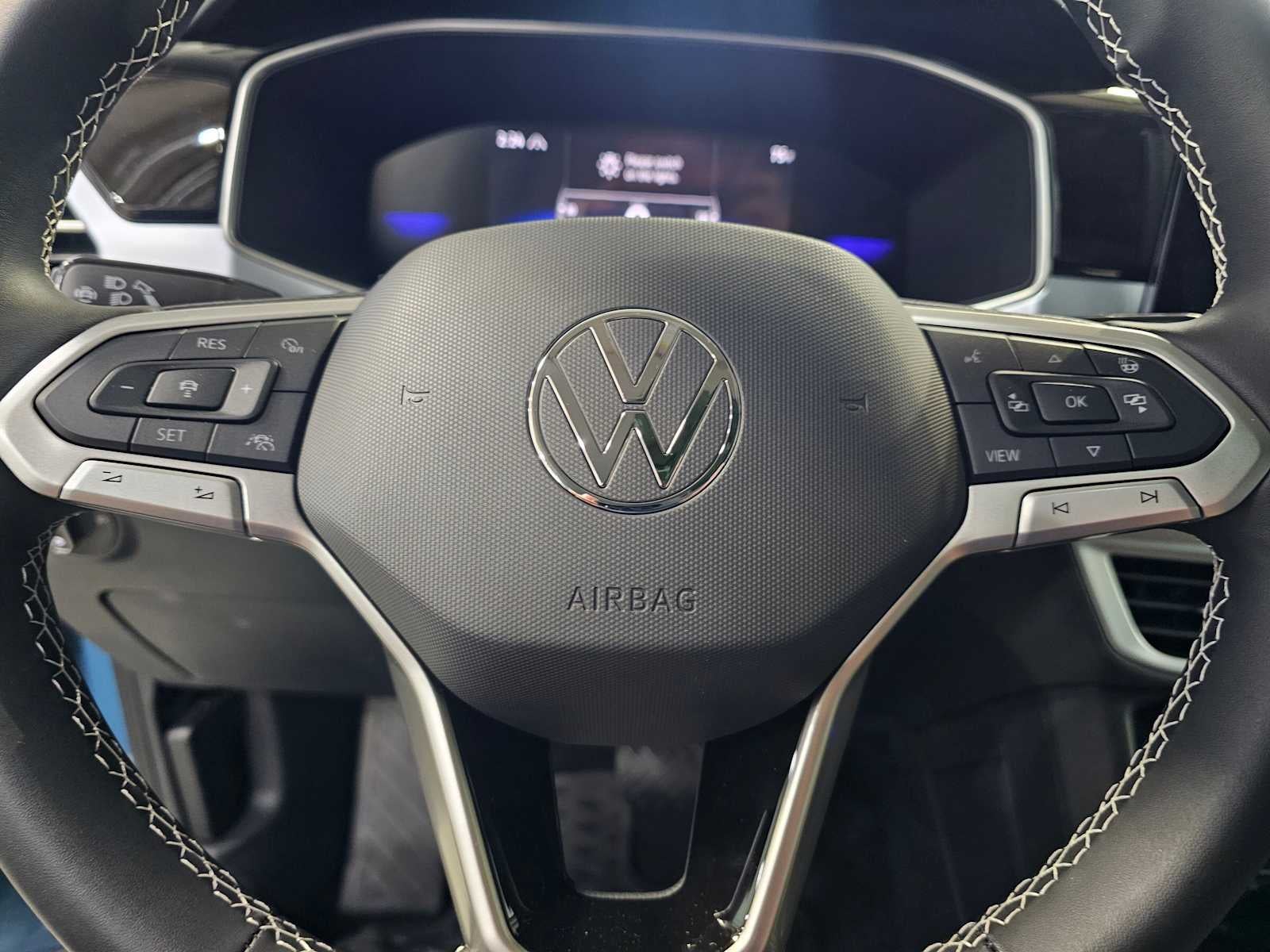 2025 Volkswagen Taos SE 4MOTION