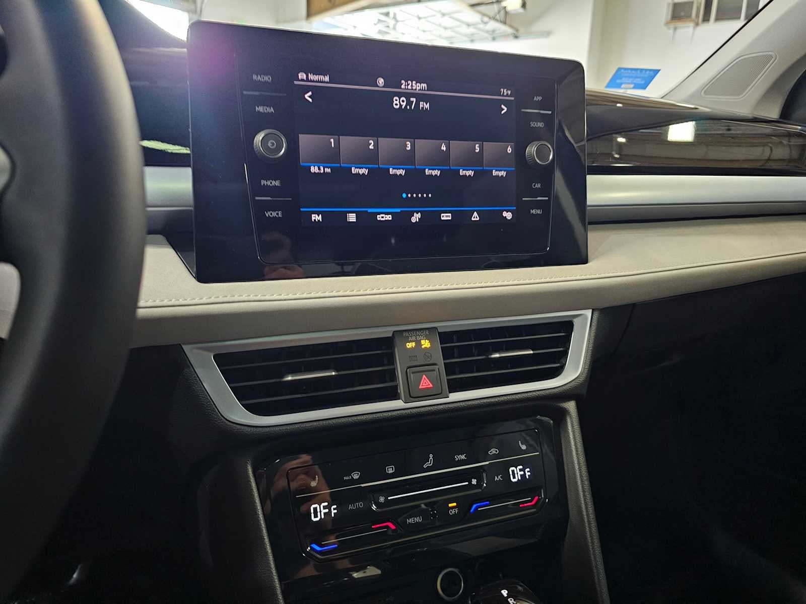 2025 Volkswagen Taos SE 4MOTION