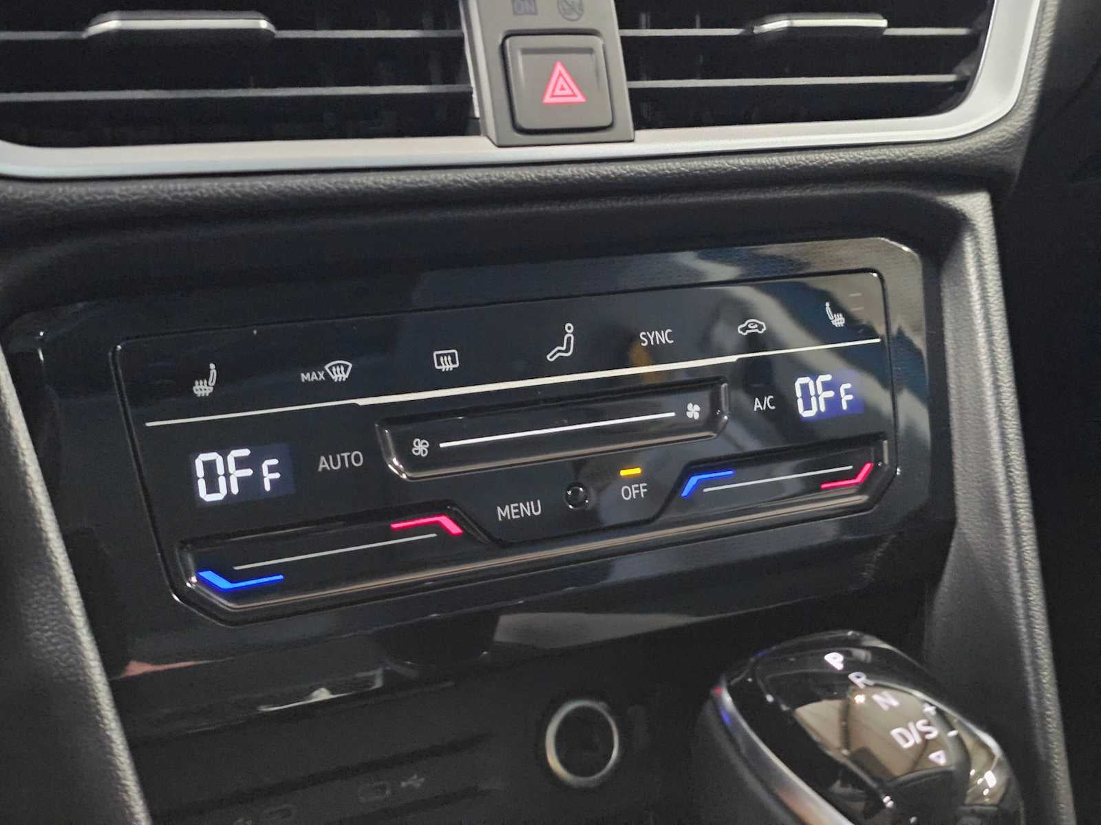 2025 Volkswagen Taos SE 4MOTION