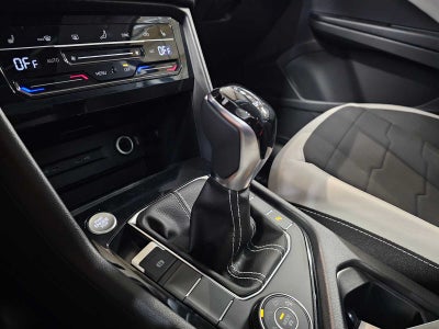 2025 Volkswagen Taos SE 4MOTION