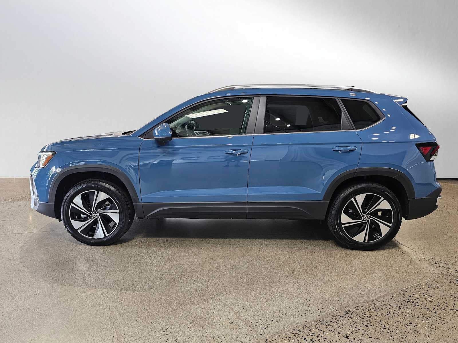 2025 Volkswagen Taos SE 4MOTION