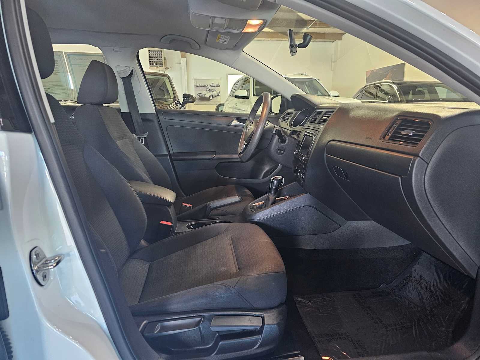 2015 Volkswagen Jetta 4dr Auto 2.0L S w/Technology