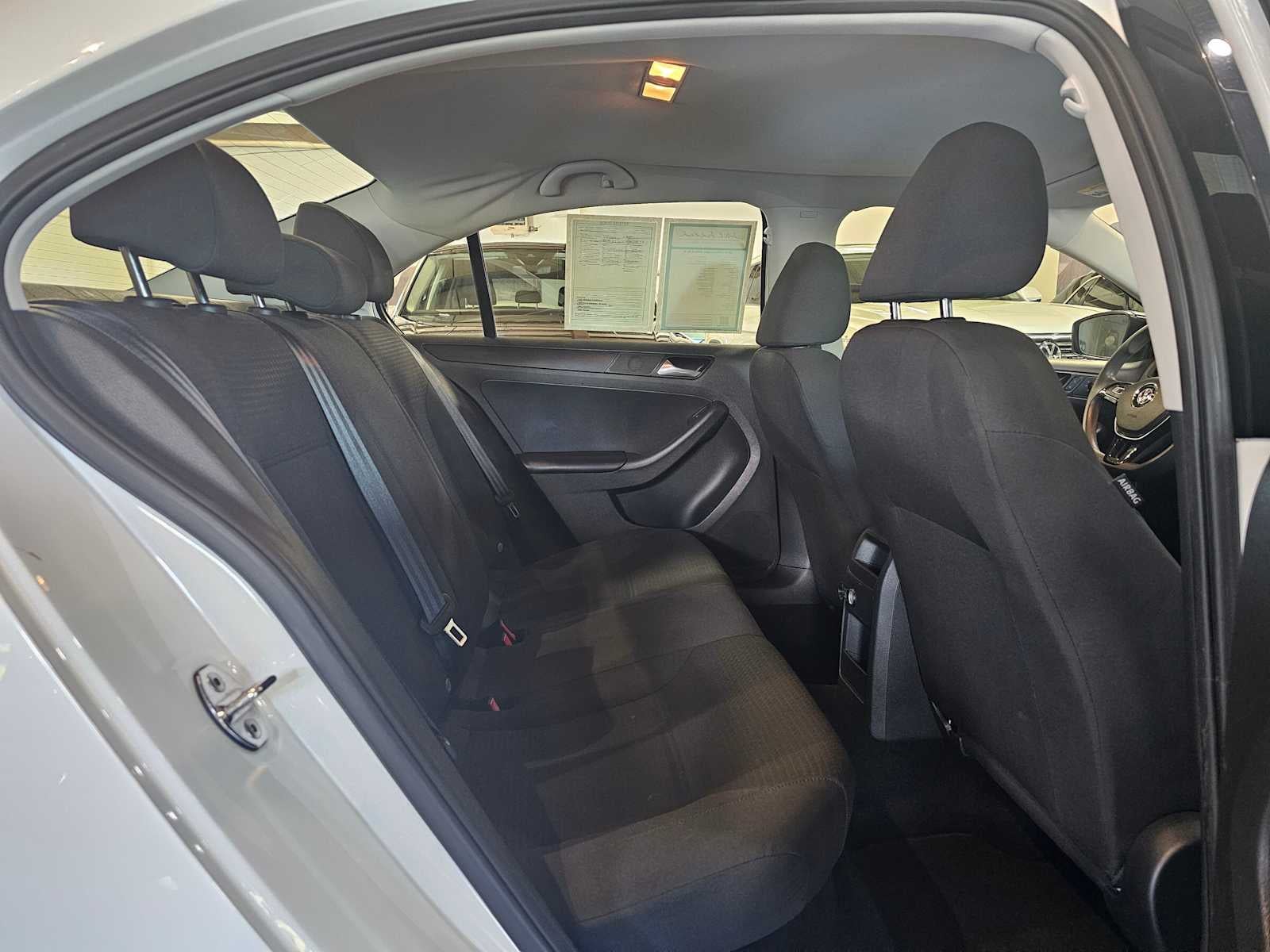 2015 Volkswagen Jetta 4dr Auto 2.0L S w/Technology