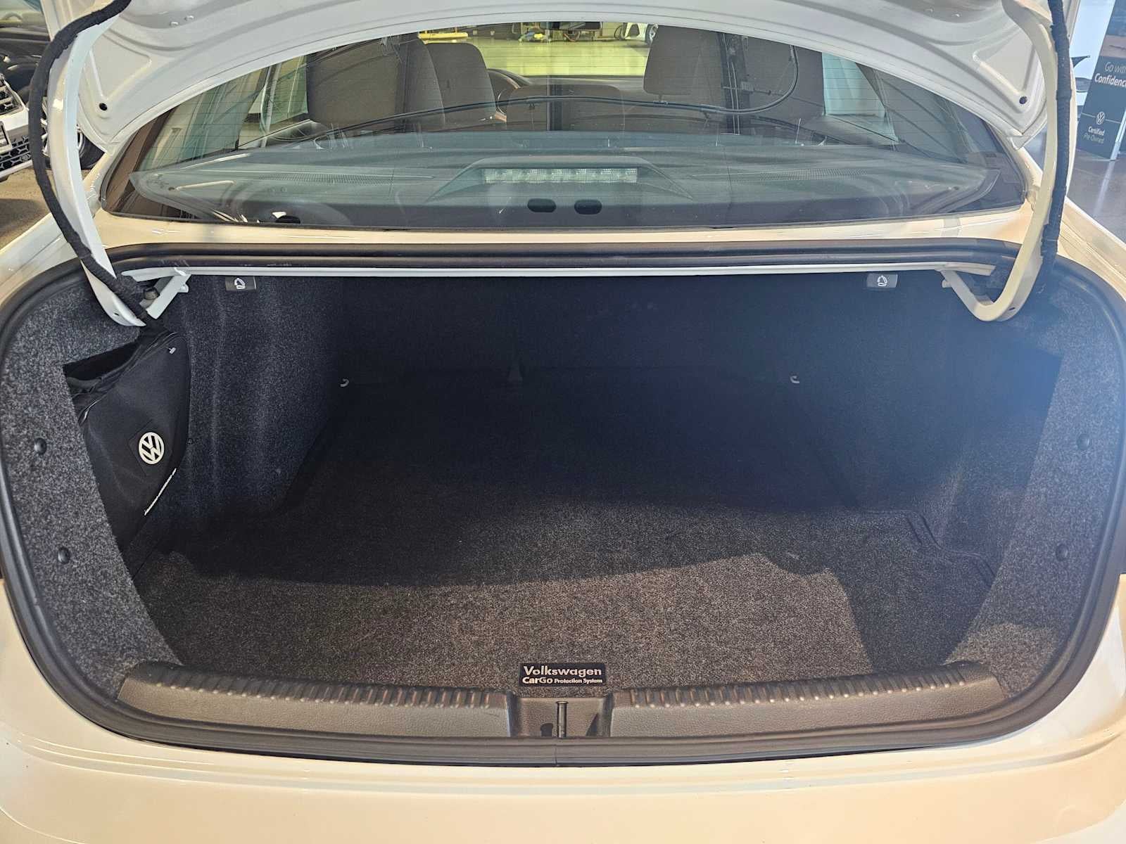 2015 Volkswagen Jetta 4dr Auto 2.0L S w/Technology