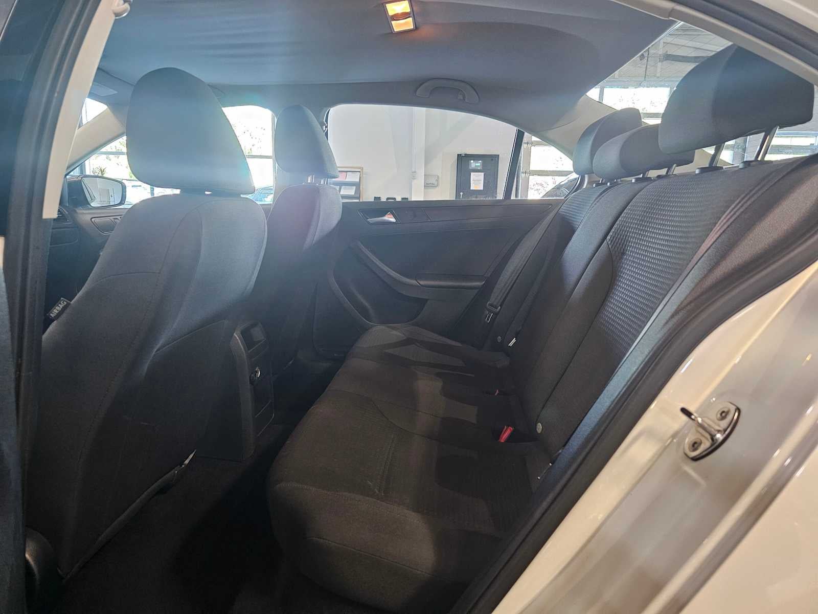 2015 Volkswagen Jetta 4dr Auto 2.0L S w/Technology