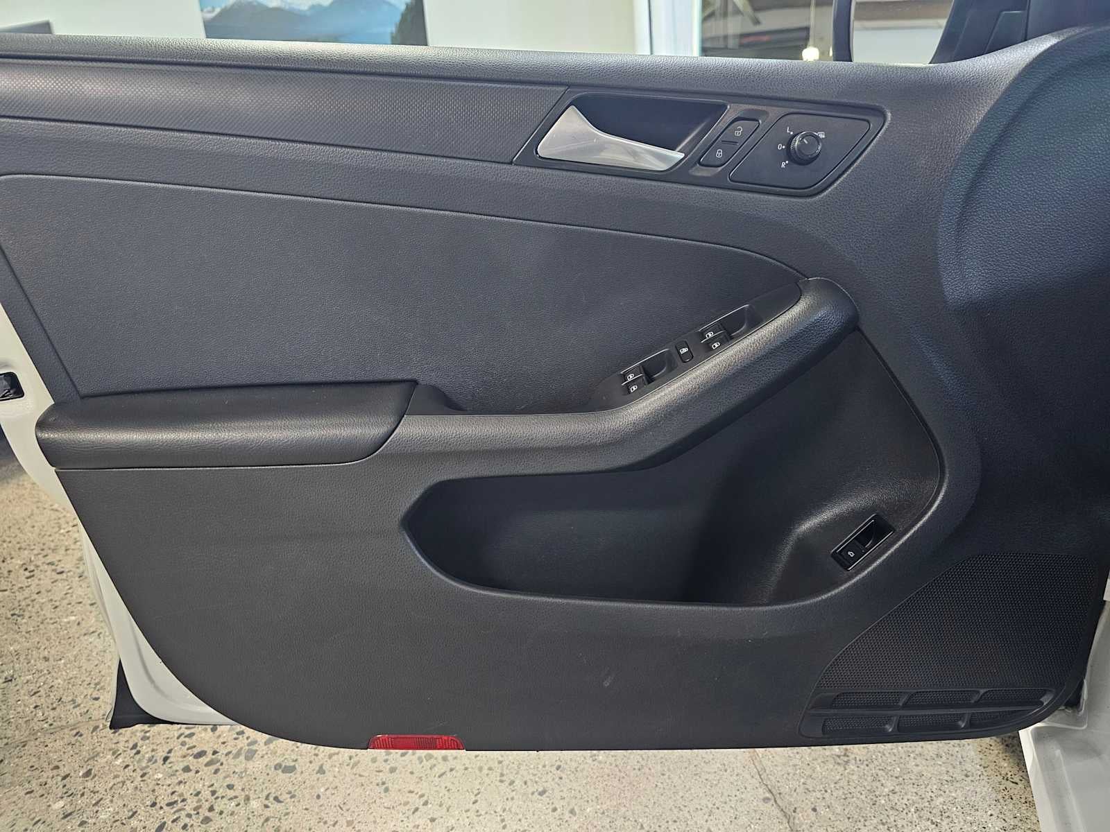 2015 Volkswagen Jetta 4dr Auto 2.0L S w/Technology