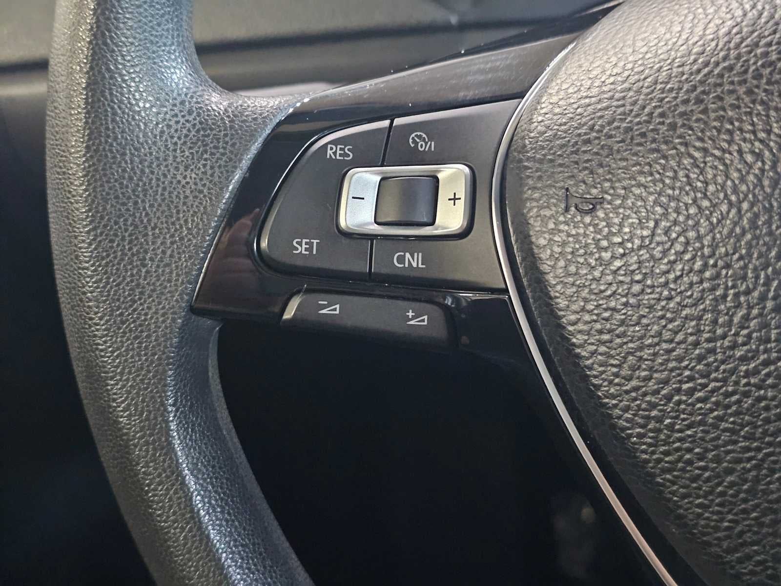 2015 Volkswagen Jetta 4dr Auto 2.0L S w/Technology