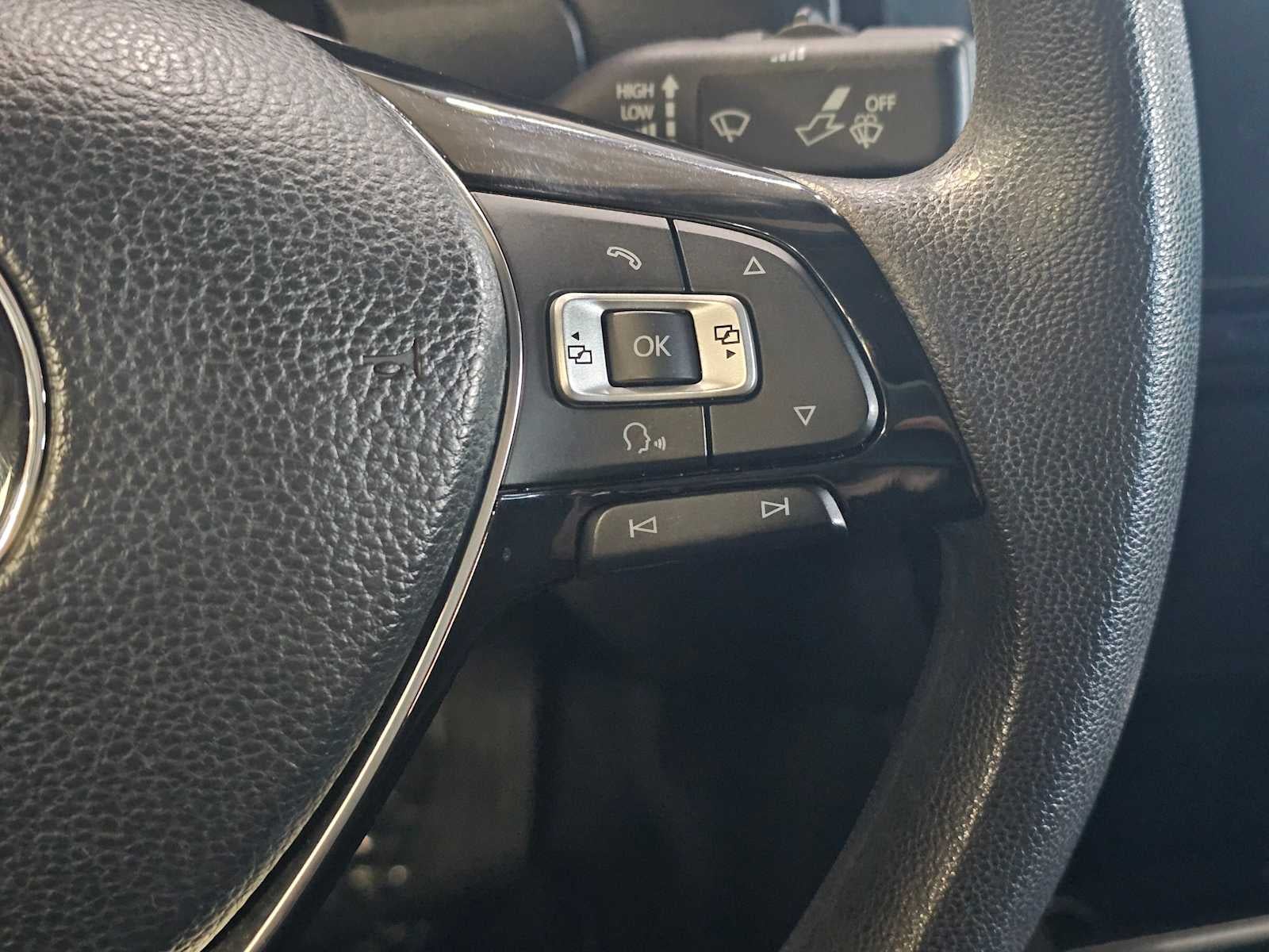 2015 Volkswagen Jetta 4dr Auto 2.0L S w/Technology