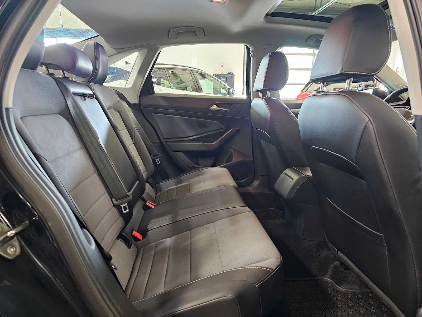 2025 Volkswagen Jetta SE Auto