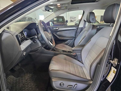 2025 Volkswagen Jetta SE Auto