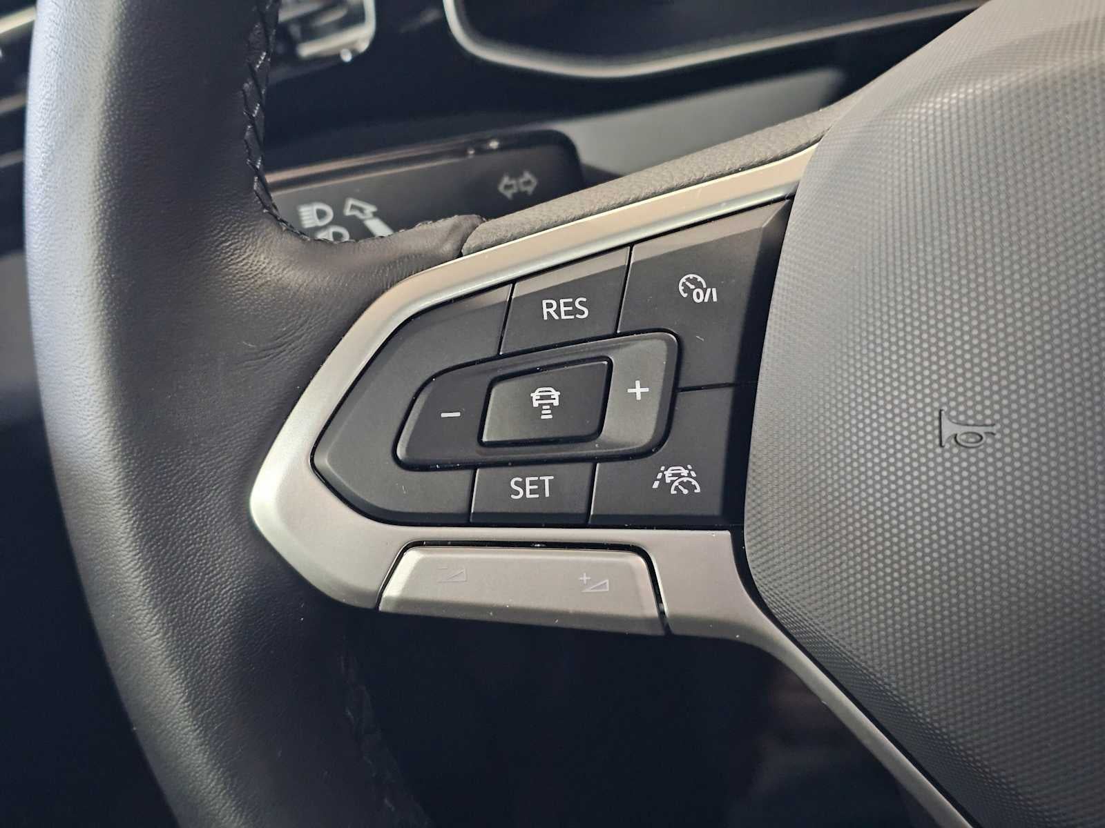 2025 Volkswagen Jetta SE Auto