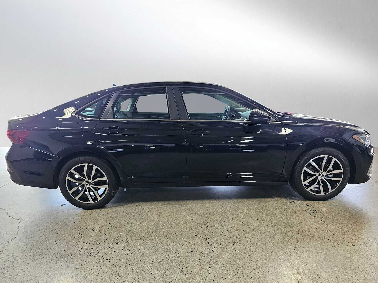 2025 Volkswagen Jetta SE Auto