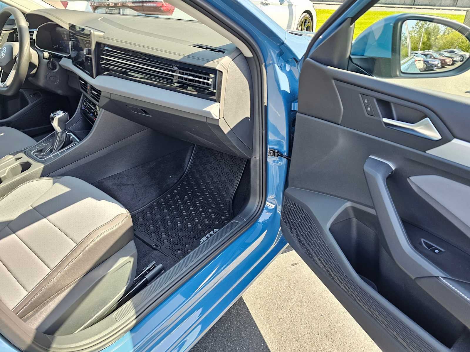 2025 Volkswagen Jetta SE Auto