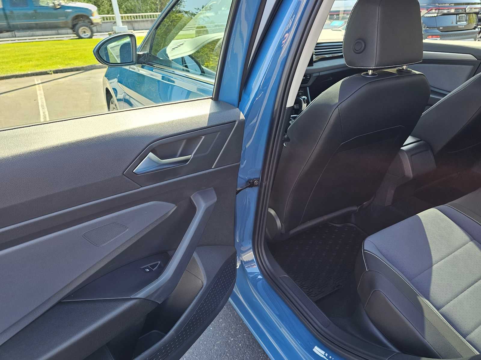 2025 Volkswagen Jetta SE Auto