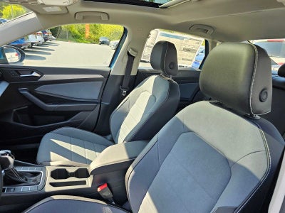 2025 Volkswagen Jetta SE Auto