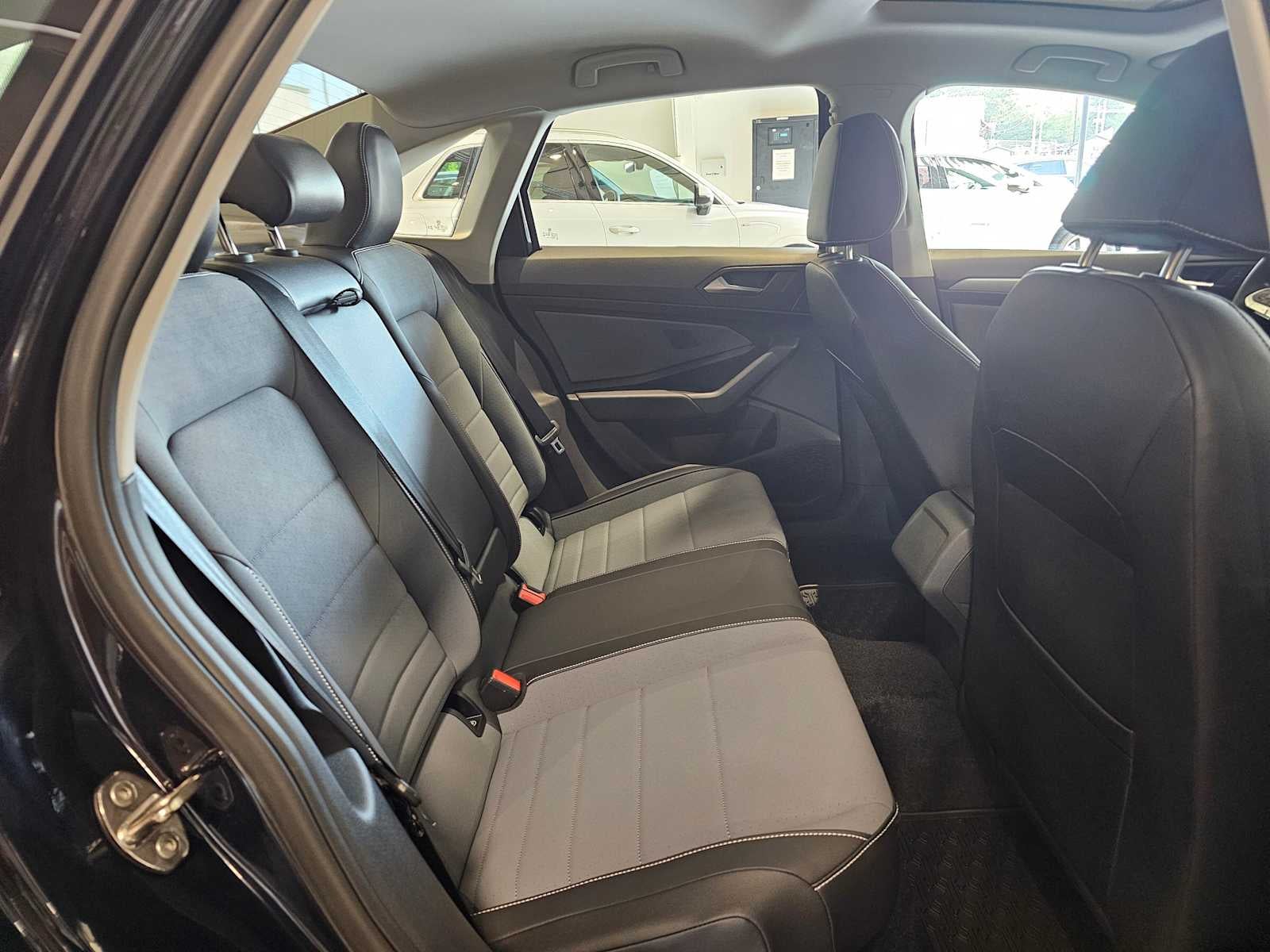 2025 Volkswagen Jetta SE Auto