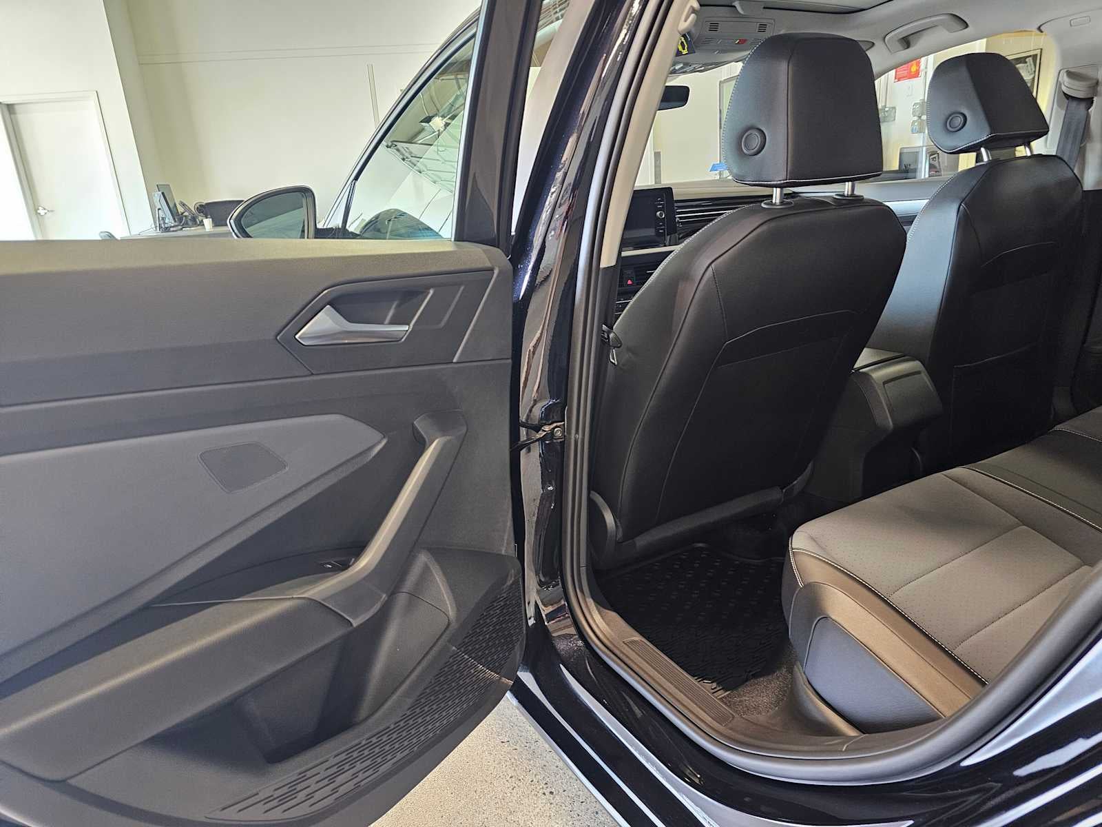 2025 Volkswagen Jetta SE Auto