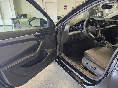 2025 Volkswagen Jetta SE Auto