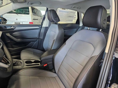 2025 Volkswagen Jetta SE Auto