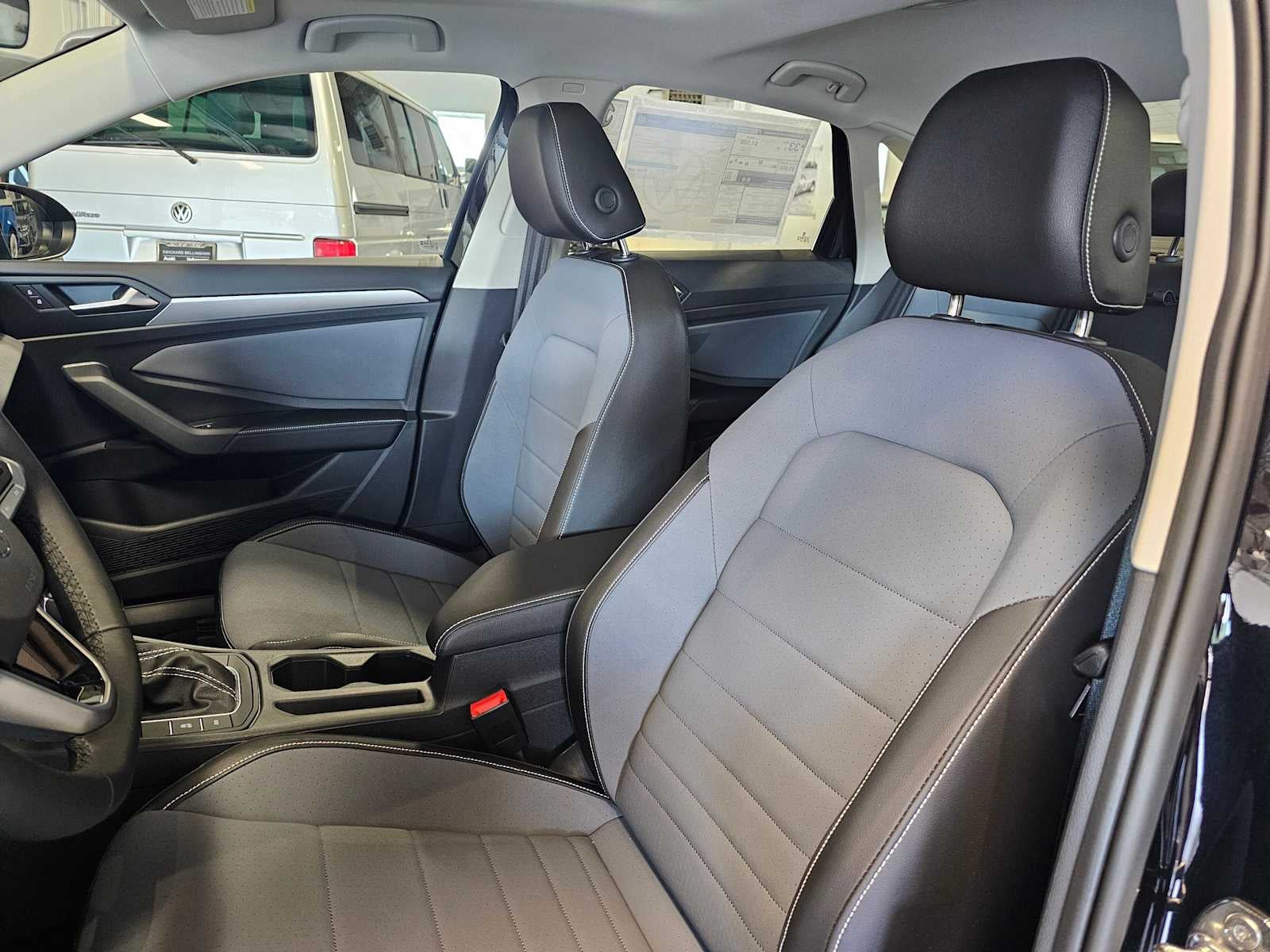 2025 Volkswagen Jetta SE Auto