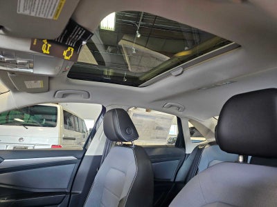 2025 Volkswagen Jetta SE Auto