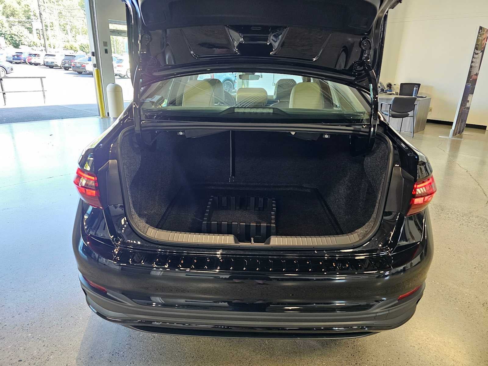 2025 Volkswagen Jetta SE Auto