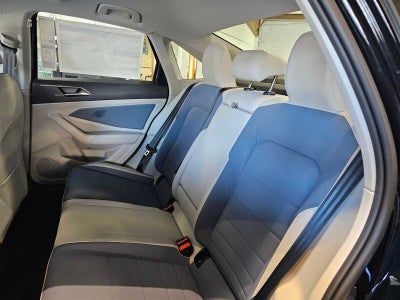 2025 Volkswagen Jetta SE Auto