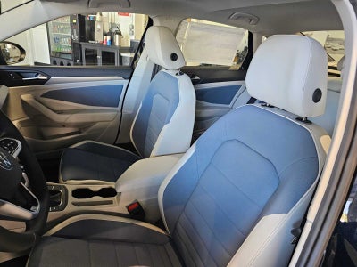 2025 Volkswagen Jetta SE Auto