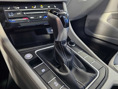 2025 Volkswagen Jetta SE Auto