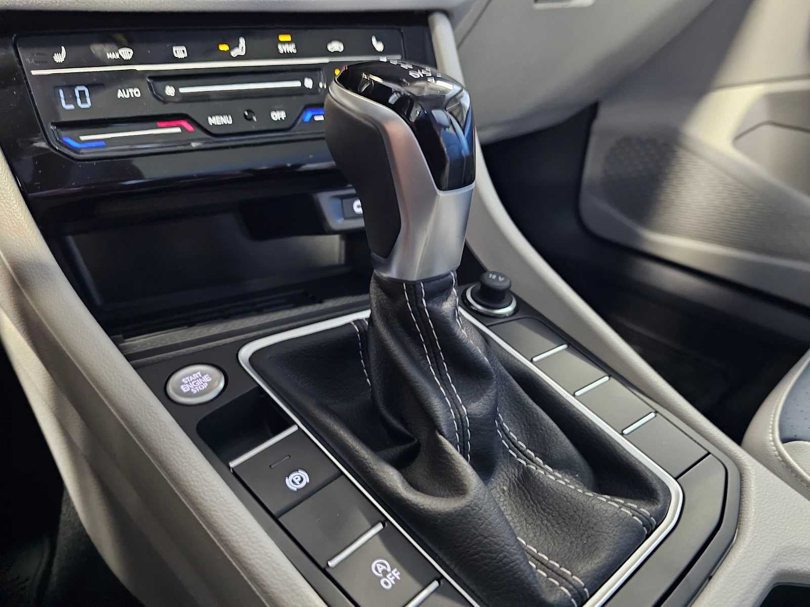 2025 Volkswagen Jetta SE Auto