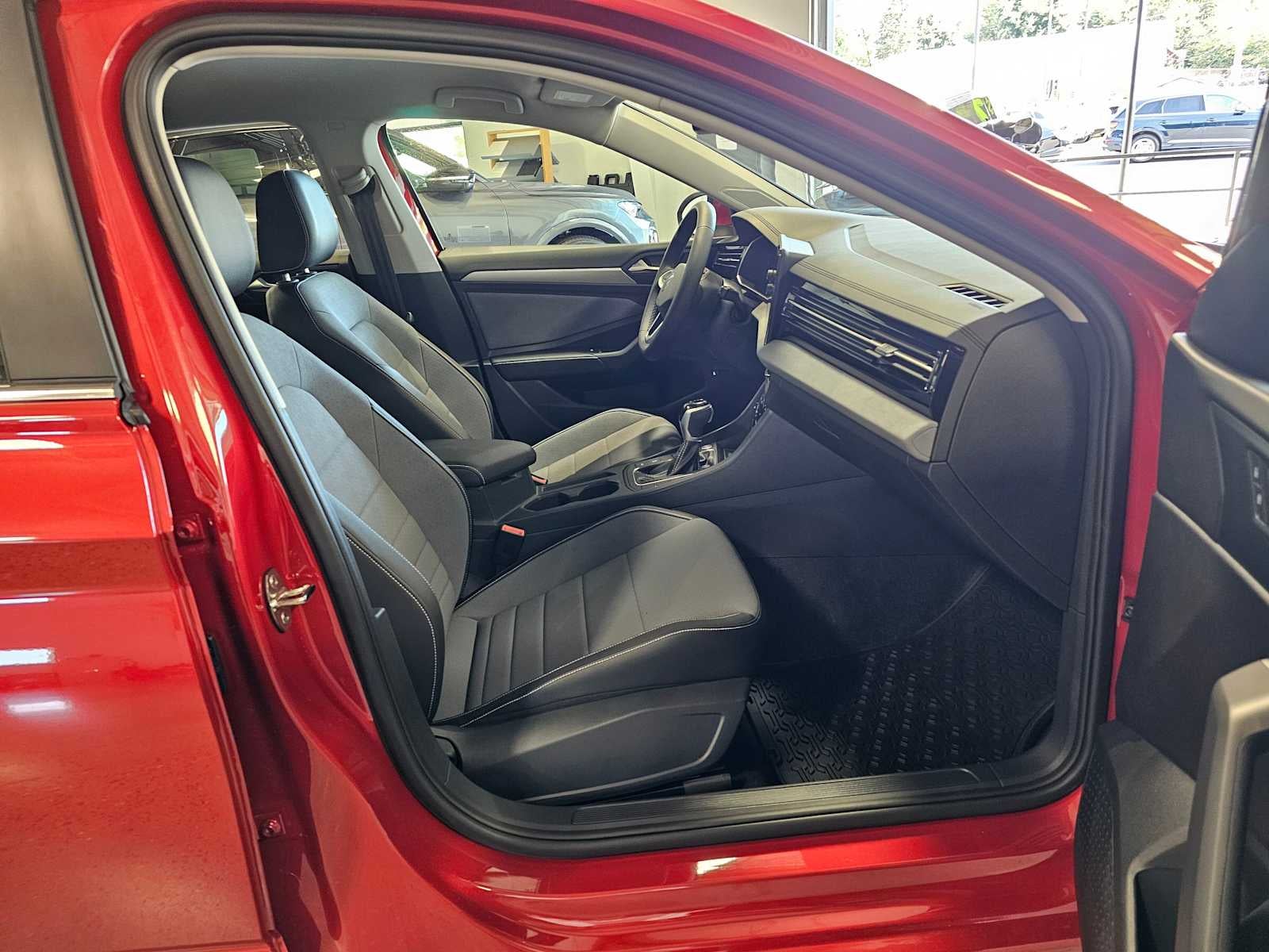 2025 Volkswagen Jetta SE Auto