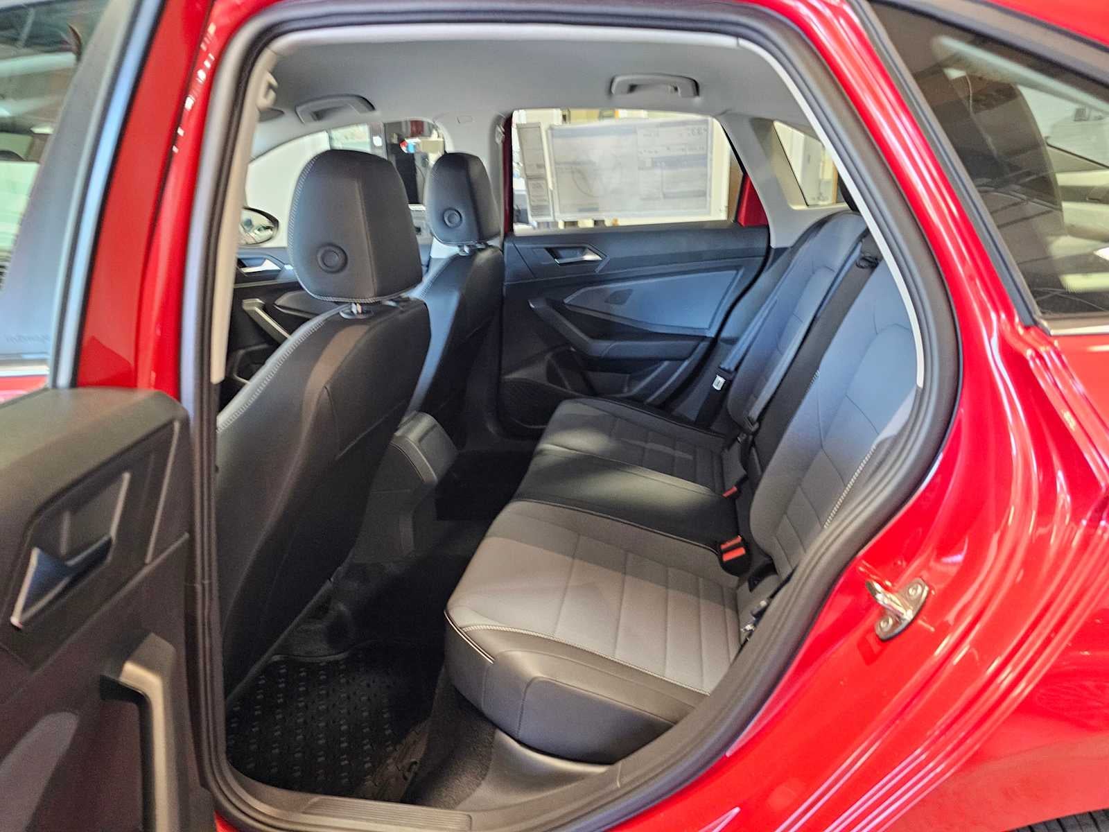 2025 Volkswagen Jetta SE Auto