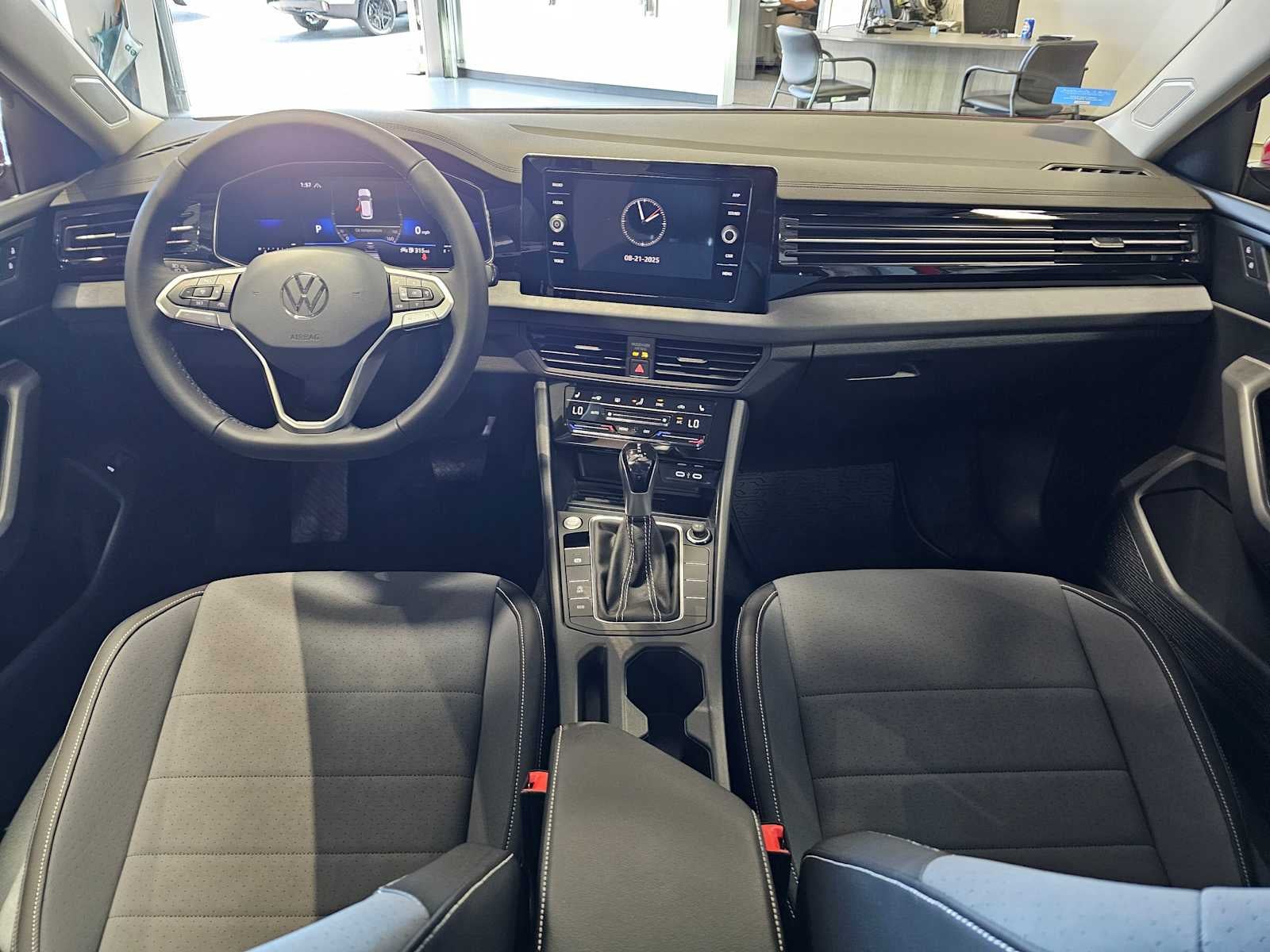 2025 Volkswagen Jetta SE Auto