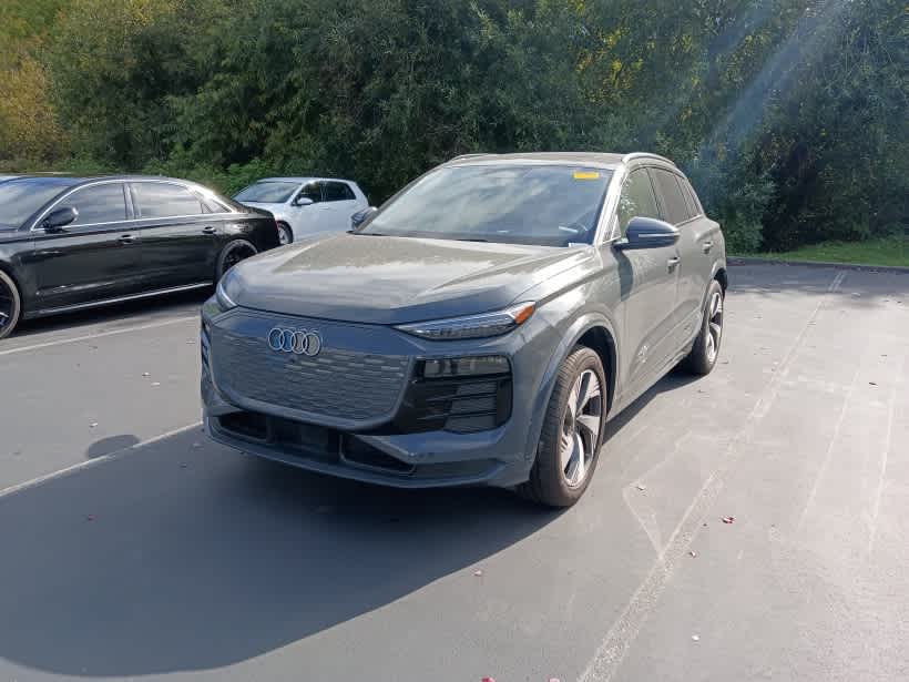 2025 Audi Q6 e-tron Premium Plus