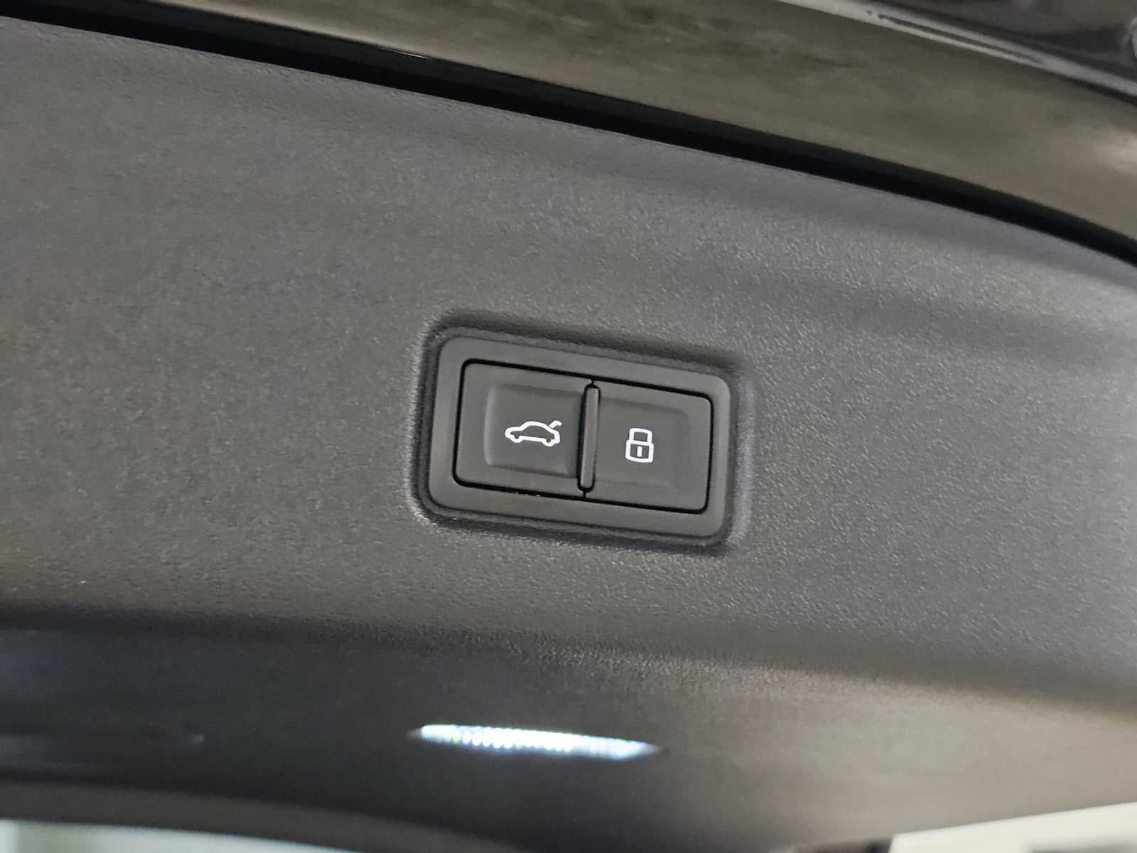2025 Audi SQ6 e-tron Prestige
