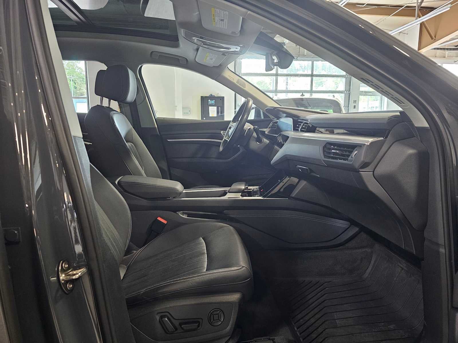 2024 Audi Q8 e-tron Premium Plus
