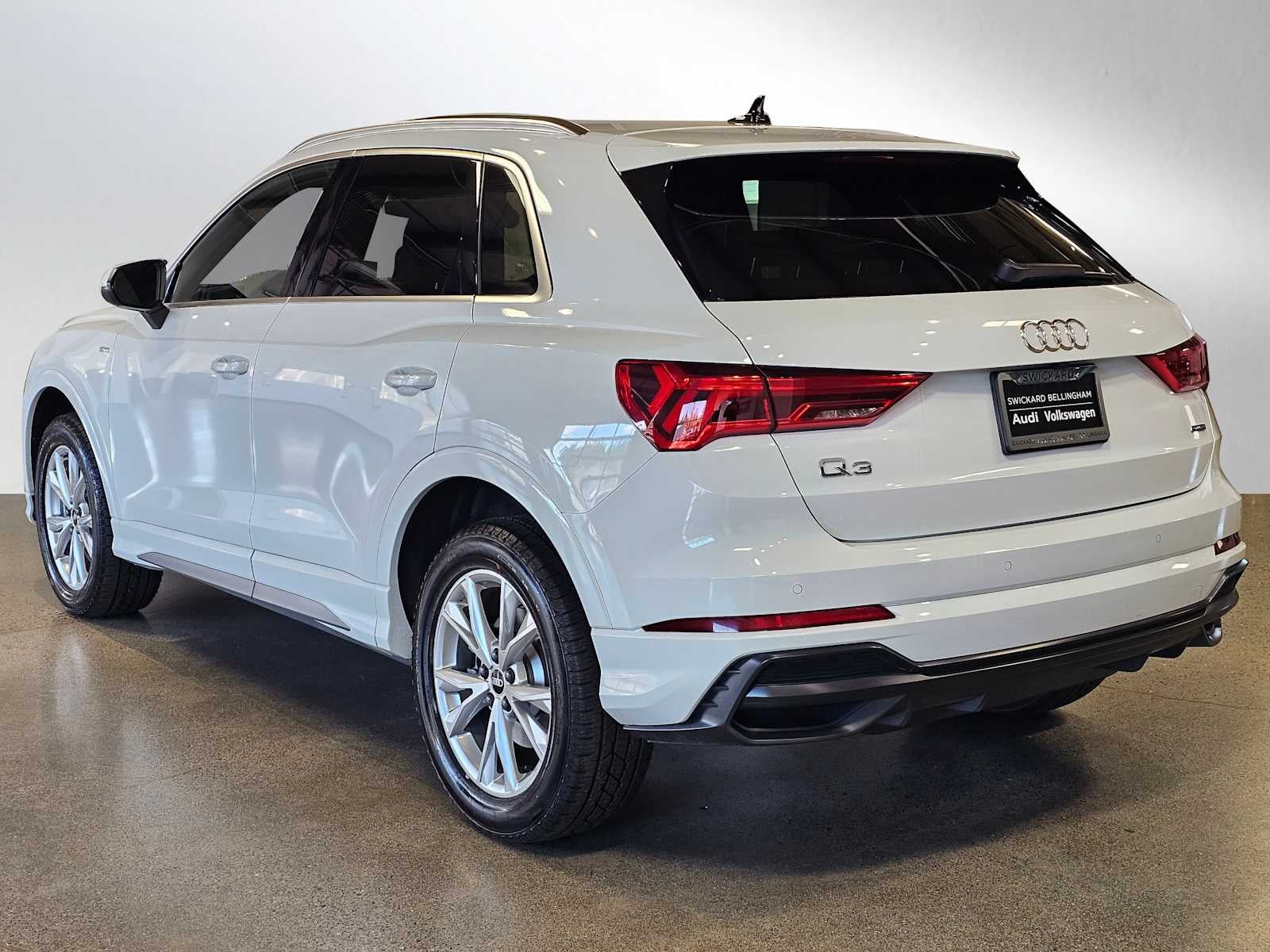 2022 Audi Q3 S line Premium 45 TFSI quattro