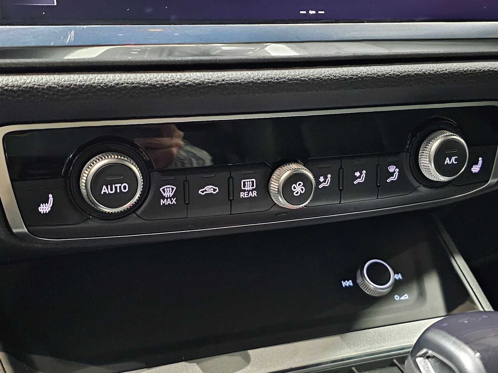 2023 Audi Q3 S line Premium 45 TFSI quattro