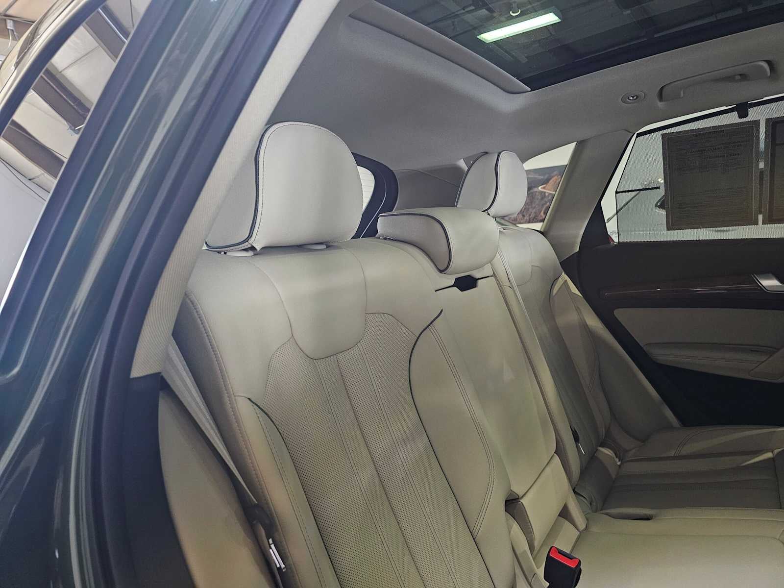 2022 Audi Q5 S line Premium Plus 55 TFSI e quattro