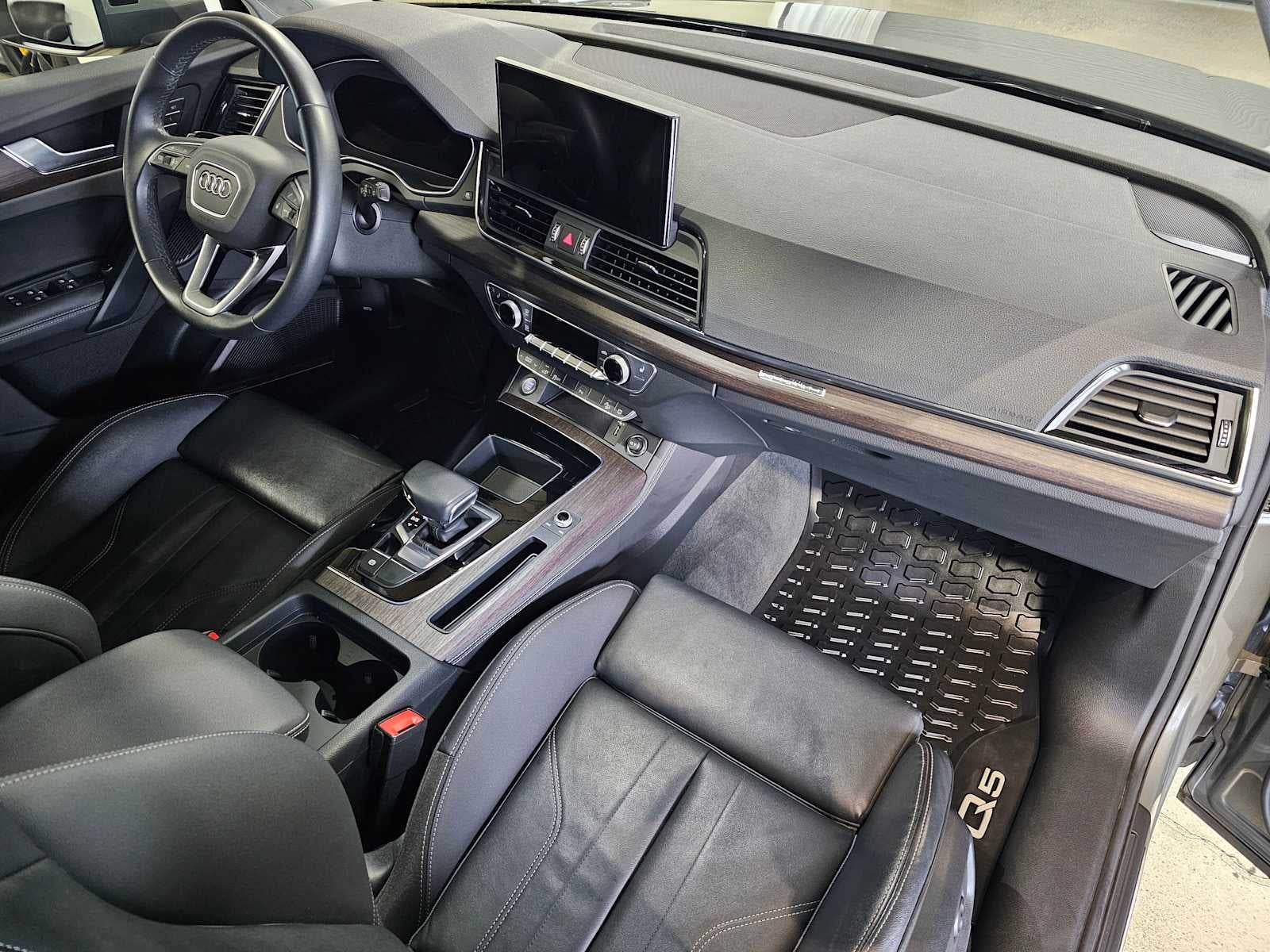 2023 Audi Q5 S line Premium Plus 55 TFSI e quattro