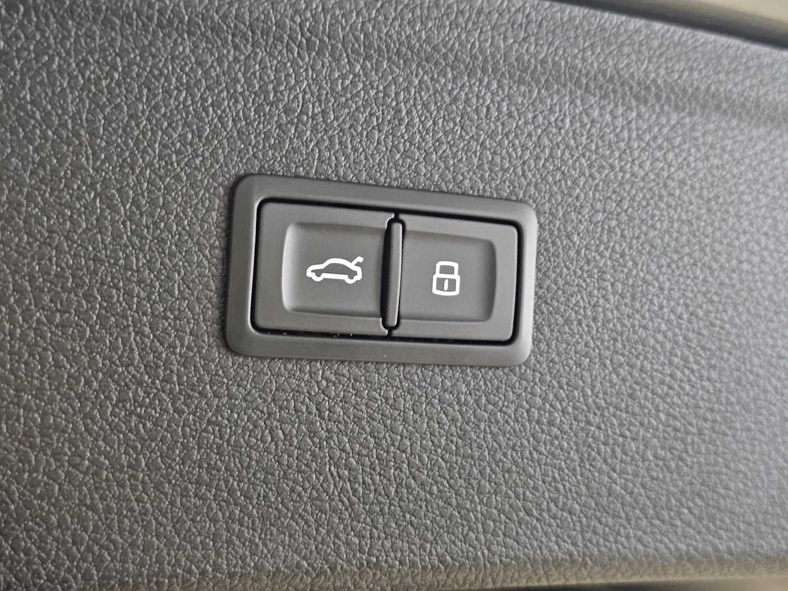 2023 Audi Q5 S line Premium Plus 55 TFSI e quattro