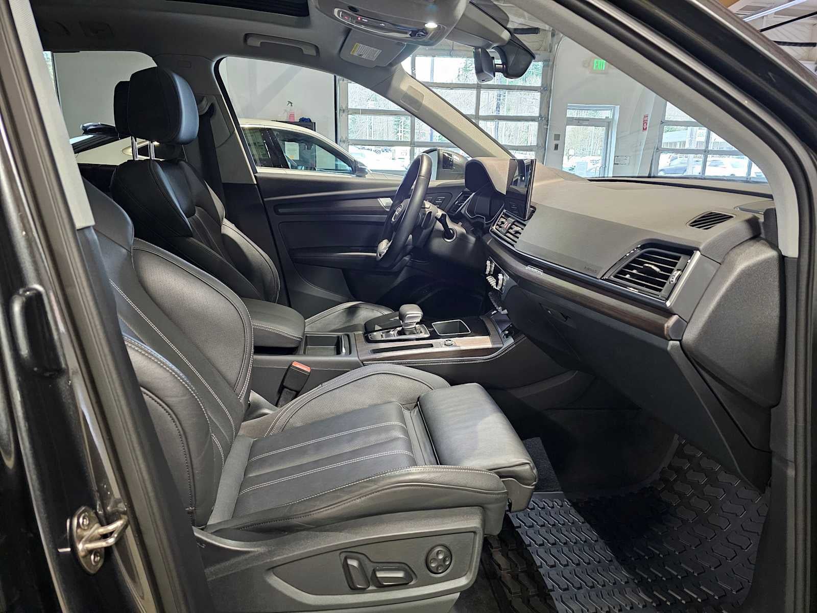 2022 Audi Q5 S line Premium Plus 55 TFSI e quattro