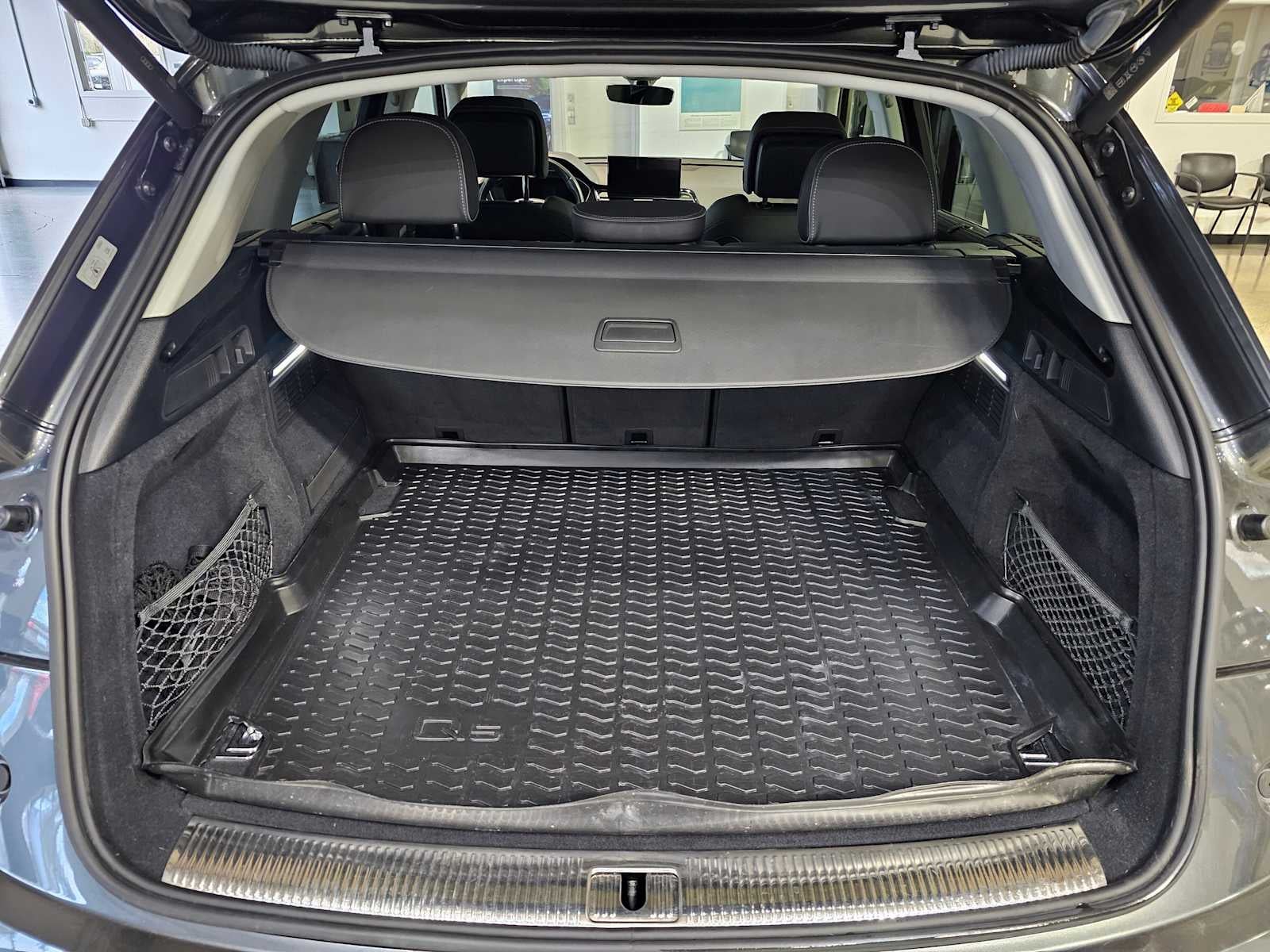 2022 Audi Q5 S line Premium Plus 55 TFSI e quattro