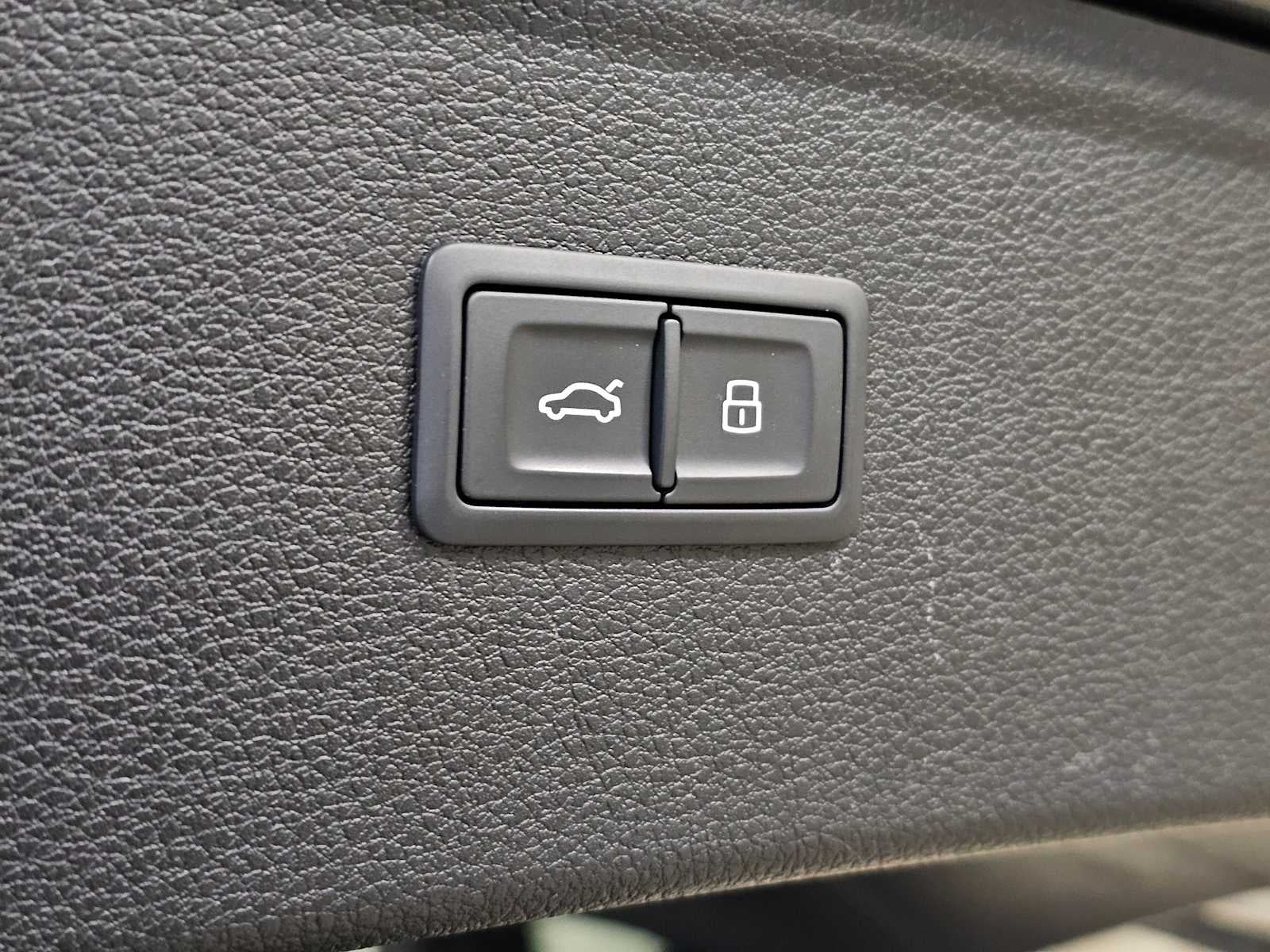 2022 Audi Q5 S line Premium Plus 55 TFSI e quattro