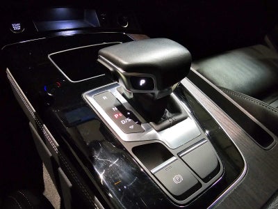 2022 Audi Q5 S line Premium Plus 55 TFSI e quattro