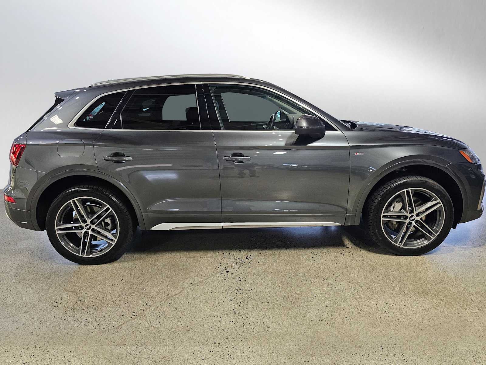 2022 Audi Q5 S line Premium Plus 55 TFSI e quattro
