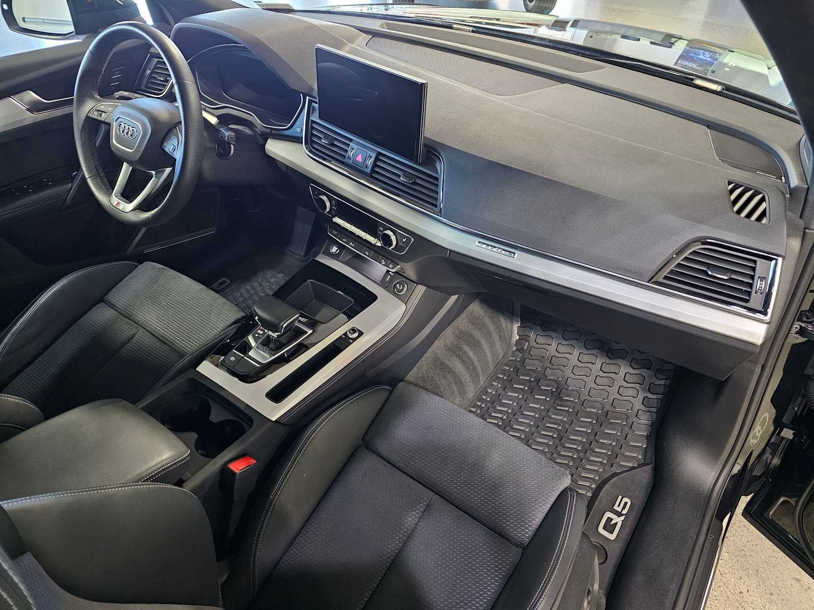 2024 Audi Q5 S line Premium Plus 55 TFSI e quattro