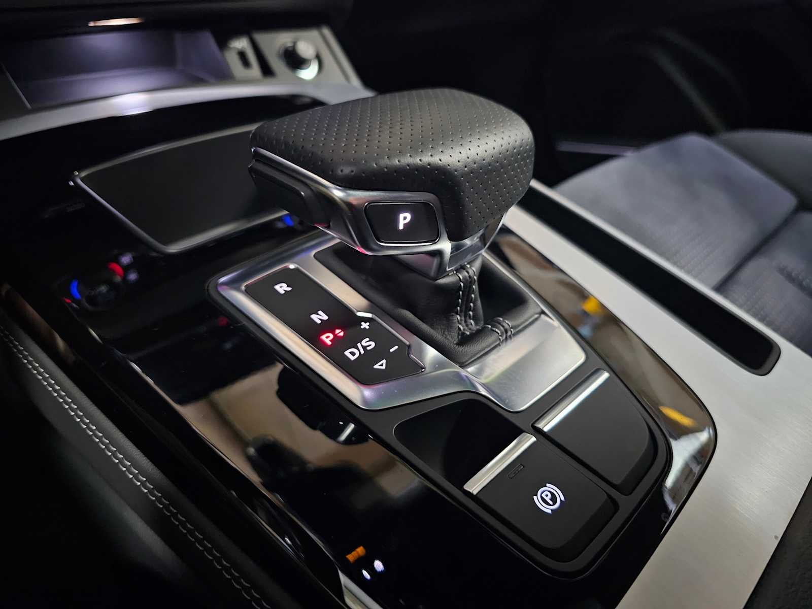 2024 Audi Q5 S line Premium Plus 55 TFSI e quattro