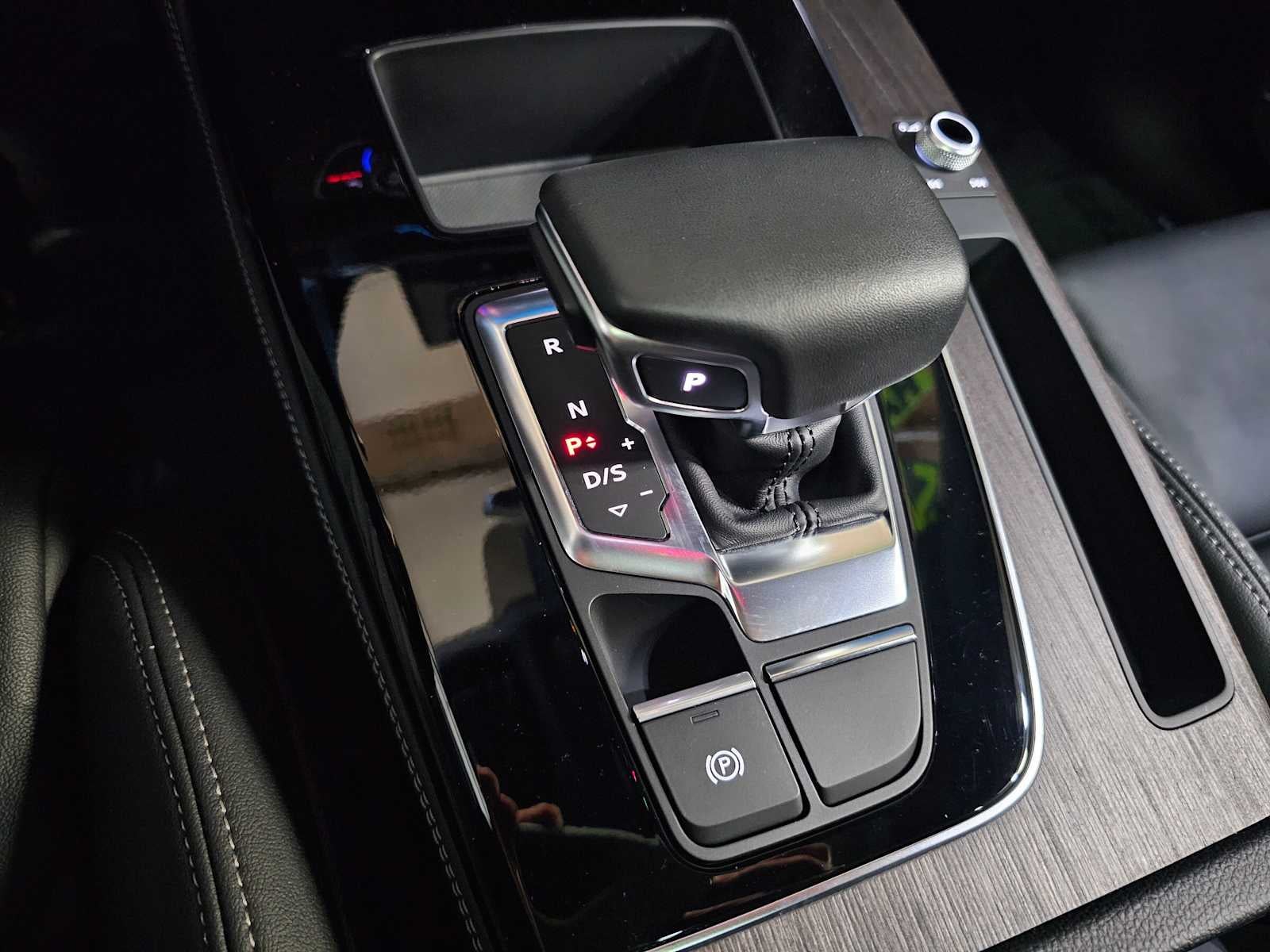 2025 Audi Q5 S line Premium Plus 55 TFSI e quattro