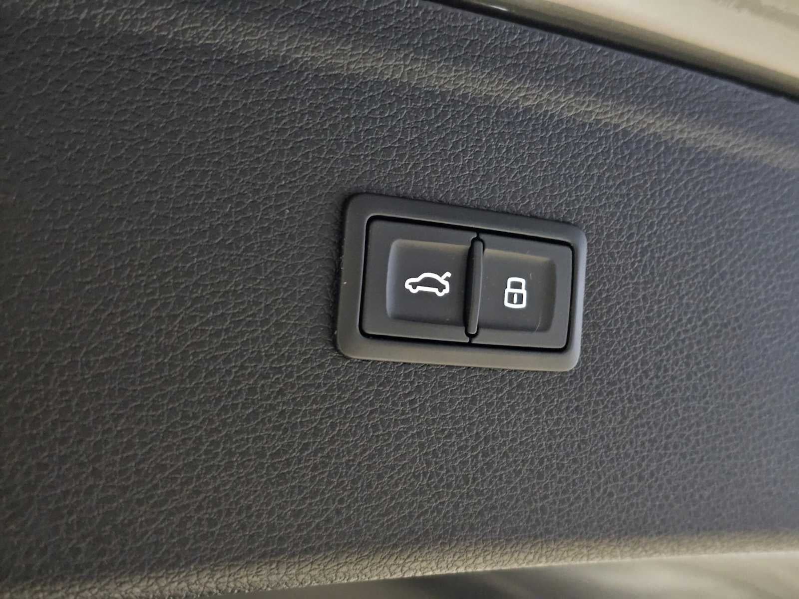 2023 Audi Q5 S line Prestige 55 TFSI e quattro